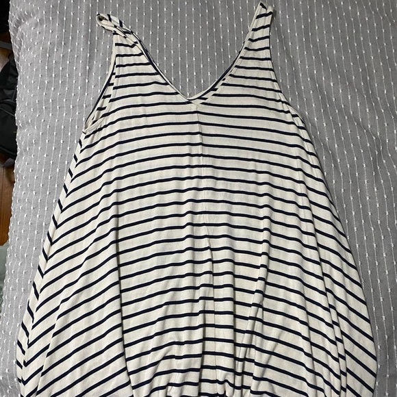 tanks, jackets, dresses - Picture 9 of 10